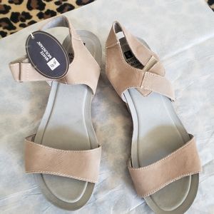 New Women's White Mountain wedge velcro open toe sandals. Genuine upper leather